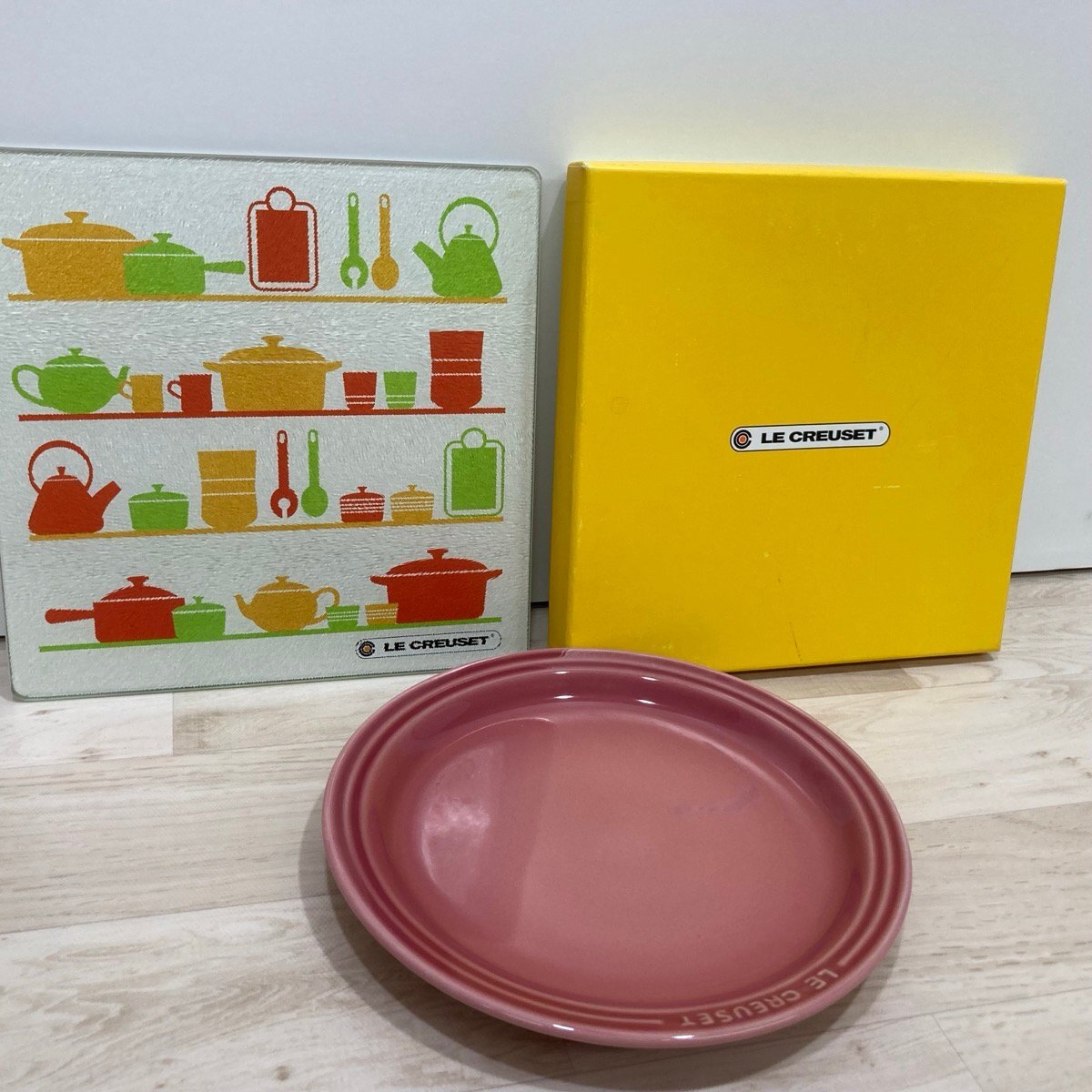 LE CREUSET ル?クルーゼ ラウンドプレート ピンク ガラスキッチンプレート[E0021]