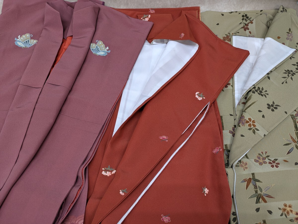着物 振袖 小振袖あり 3枚まとめ売り ポリエステル 和装 和服 和柄 レトロ柄 花柄 蝶々 TSシステム製縫 リメイク 素材 袖丈約75cm~102cm _画像2