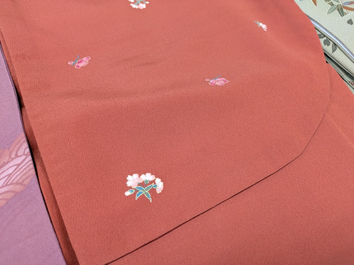 着物 振袖 小振袖あり 3枚まとめ売り ポリエステル 和装 和服 和柄 レトロ柄 花柄 蝶々 TSシステム製縫 リメイク 素材 袖丈約75cm~102cm _画像10