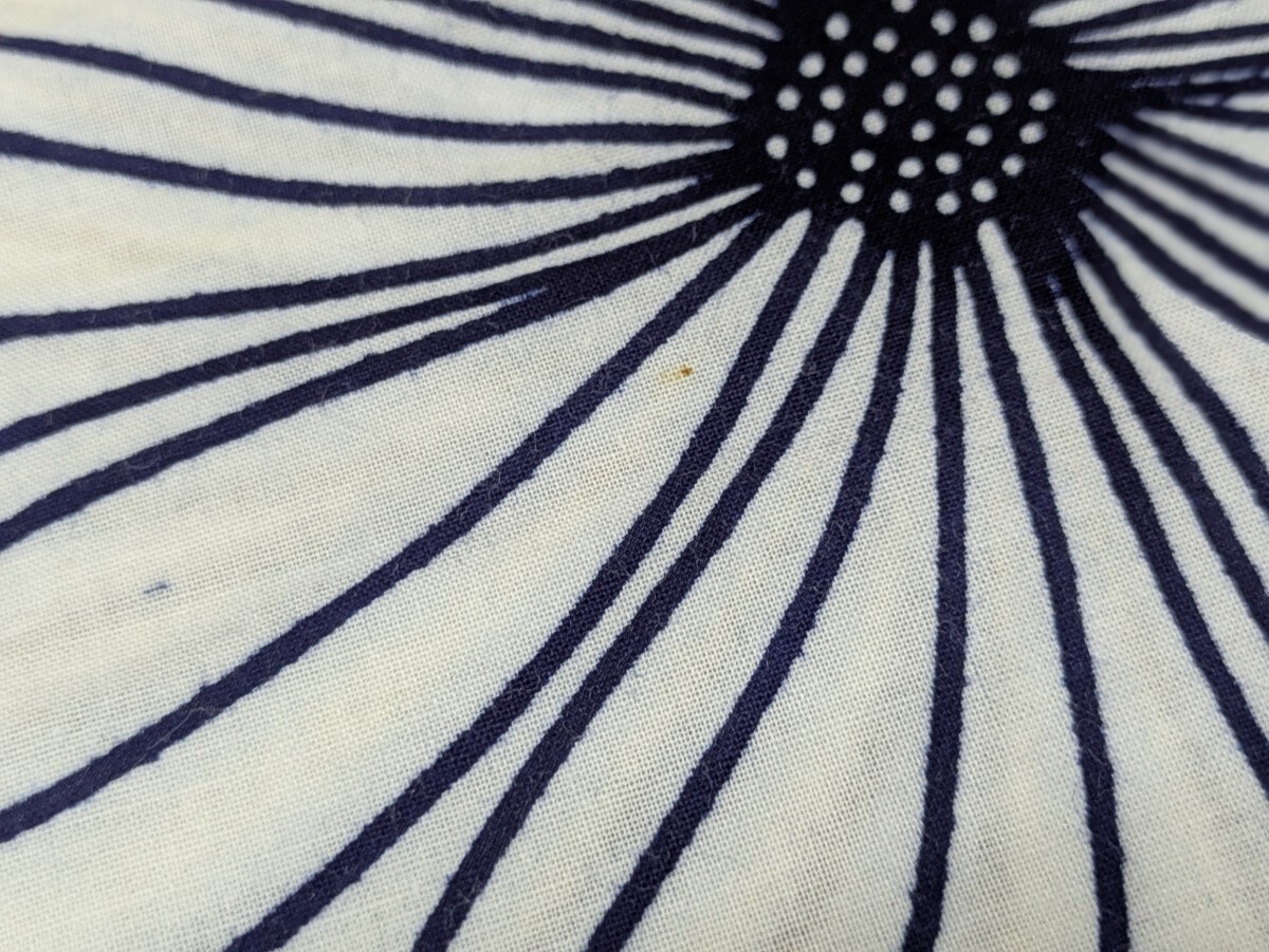 反物 浴衣地 和装小物 気愛染 紺色 和柄 レトロ柄 花柄 大花 未仕立て品 未使用品 リメイク 素材 材料 生地 巾36.5cm コレクション _画像9