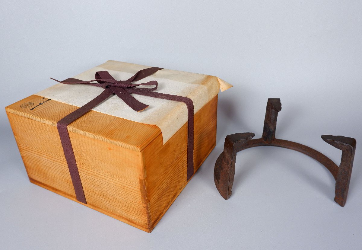 【MKA】人間国宝　角谷一圭　中爪　五徳　別造　共箱　風炉用　茶道具　真作保証_画像2