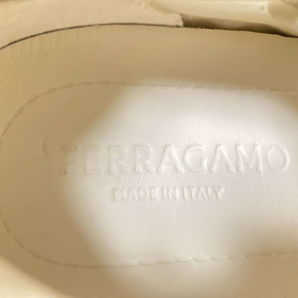 サルバトーレフェラガモ FERRAGAMO/SalvatoreFerragamo スニーカー 6M - レザー アイボリー×ライトグレー レディース ガンチーニ 靴_画像5