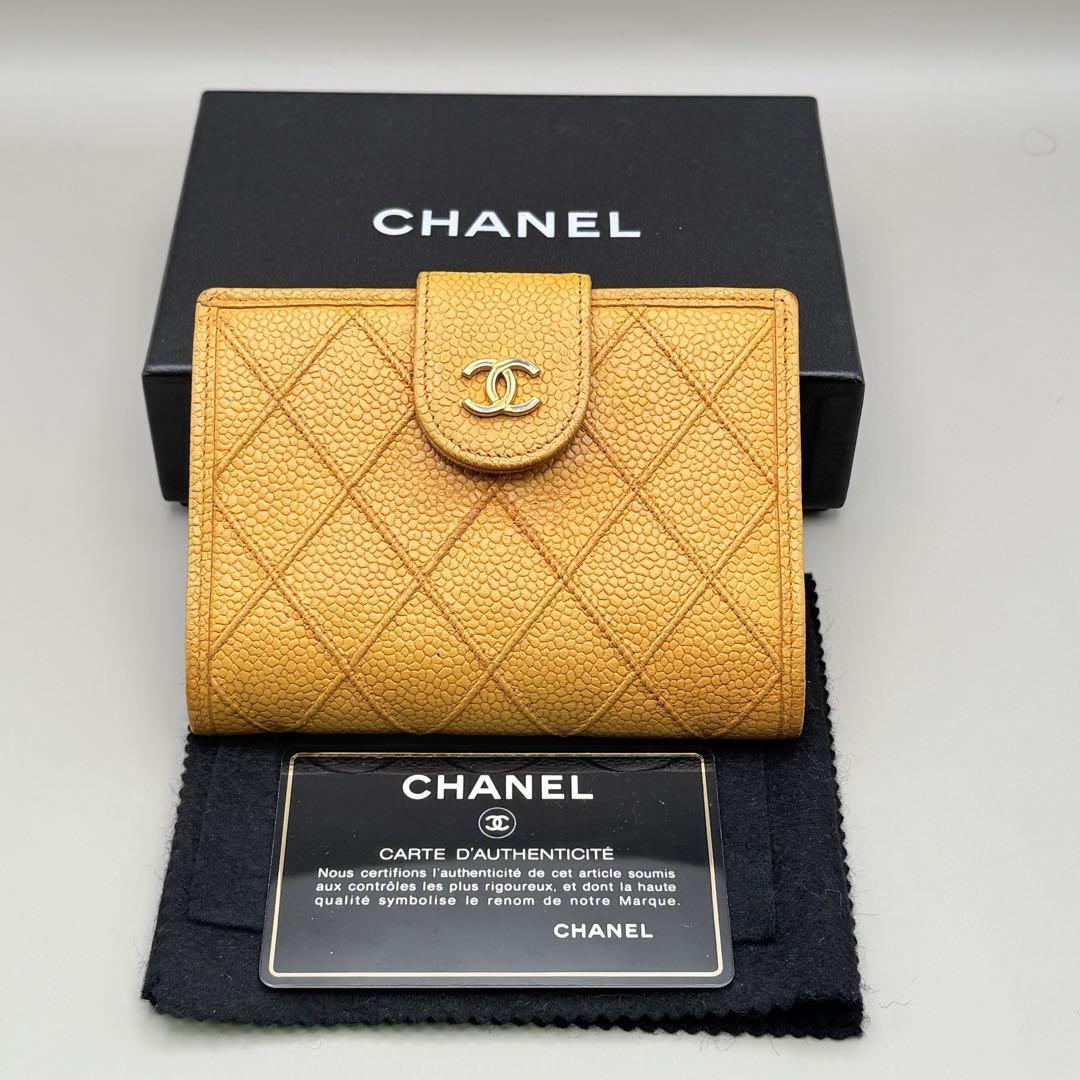 【金運up】CHANEL イエローレザー 二つ折り財布