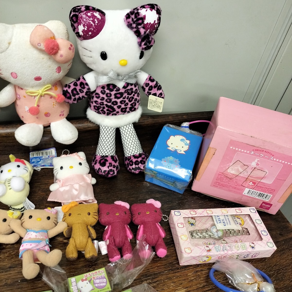 キティちゃん　グッズ　まとめ売り　ぬいぐるみ　ストラップ　キーホルダー　マスコット　時計　お弁當箱　日焼けキティ サンリオ　
