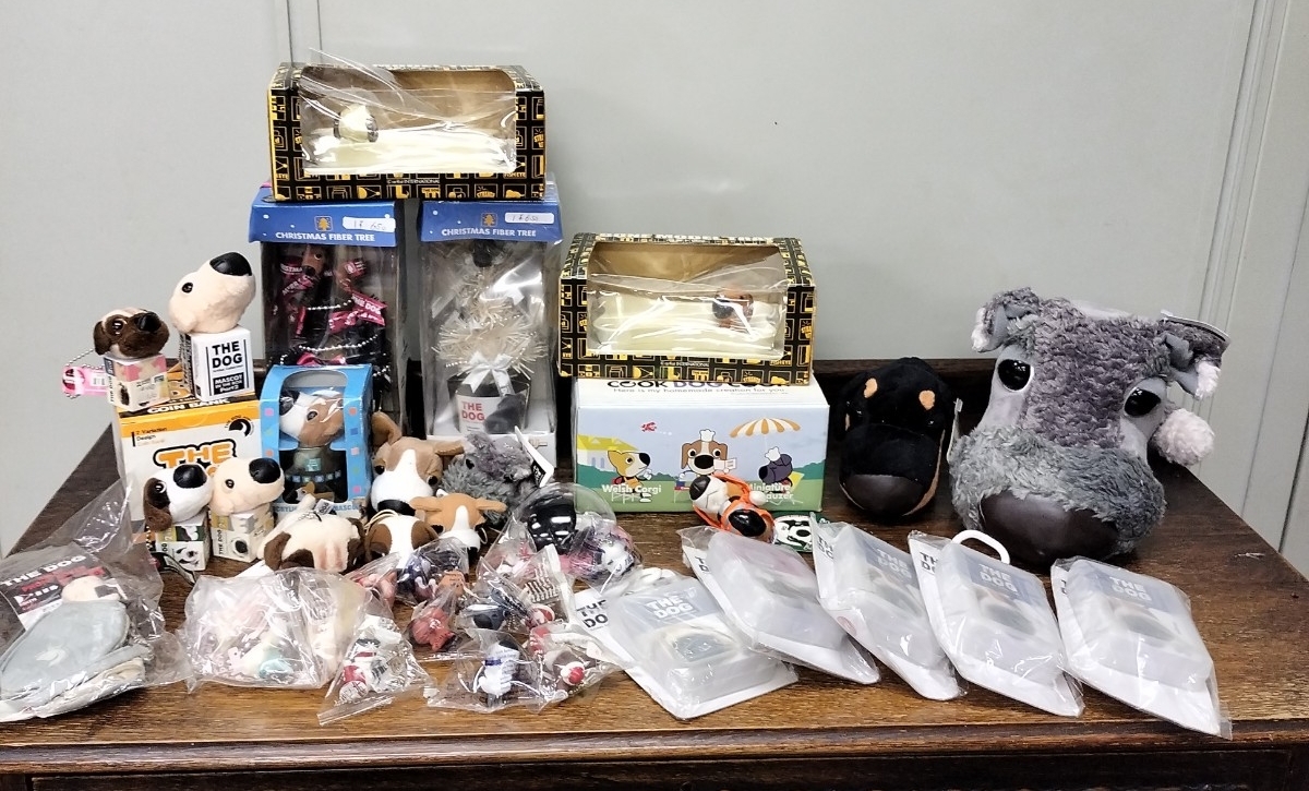 THEDOG まとめ売り　ぬいぐるみ　小物入れ　マスコット　キーホルダー　トランプ　貯金箱　マグ　クリスマスファイバーツリー