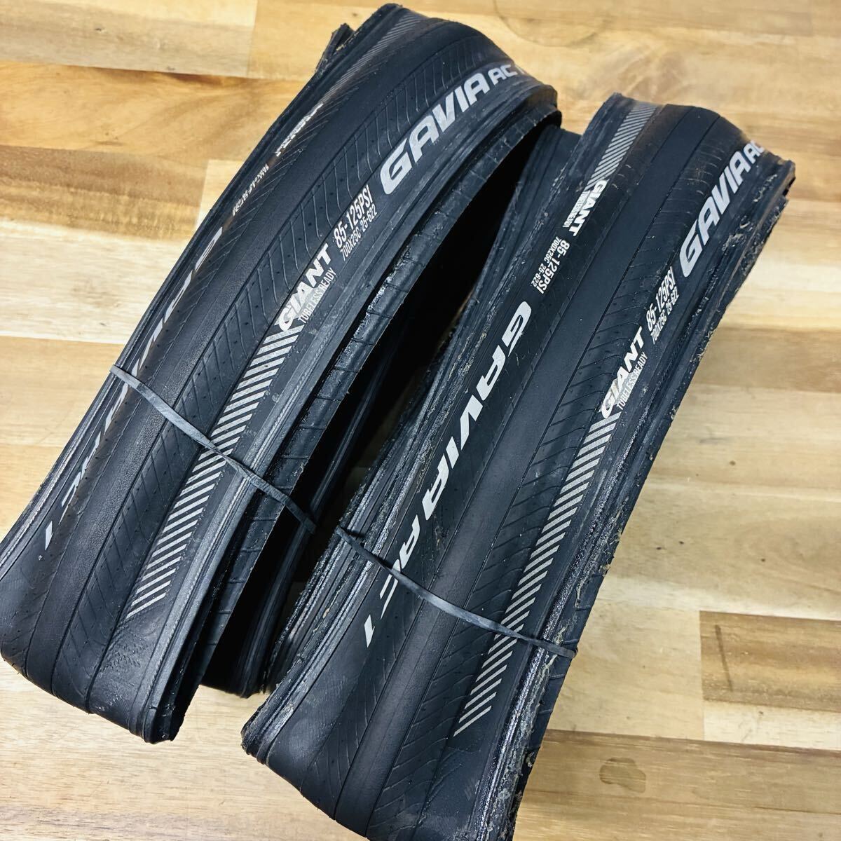 【中古品】 Giant Gavia AC 1 700×25c チューブレスレディ タイヤ 2本セット ジャイアント 完成車外し 走行少 耐パンク ロードバイク TLR