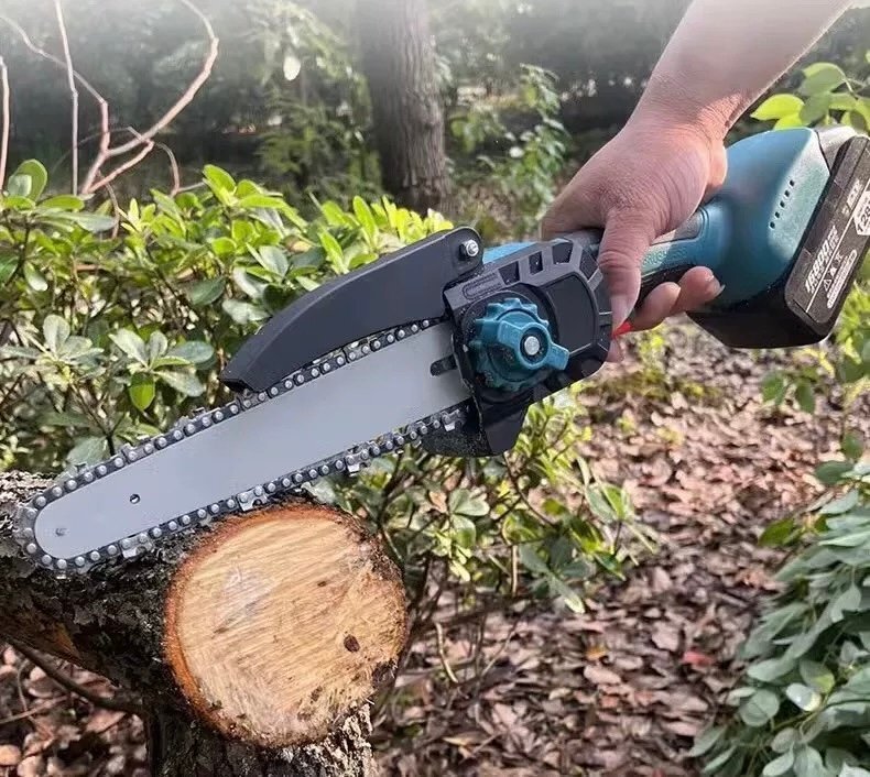 1円 電動チェーンソー ミニチェーンソー 6インチ 高速切削20cmチェンソー 強力チェンソー チェーン 2枚 バッテリー2枚付き 高速チェンソー_画像4