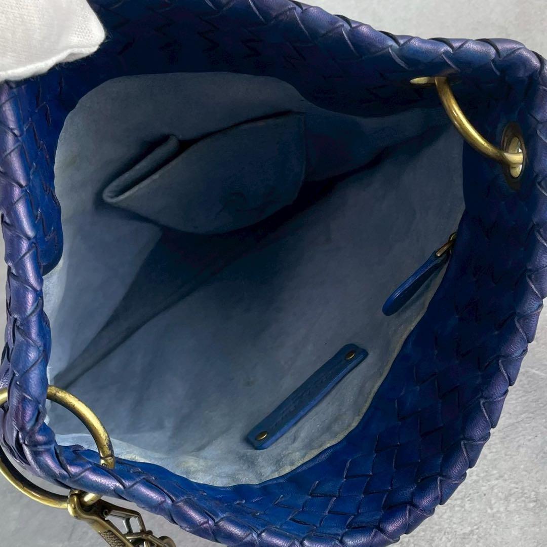 美品 希少色 BOTTEGA VENETA ボッテガヴェネタ イントレチャート ショルダーバッグ サコッシュ 編み込み 肩掛け 斜め掛け 青 ブルー メンズ