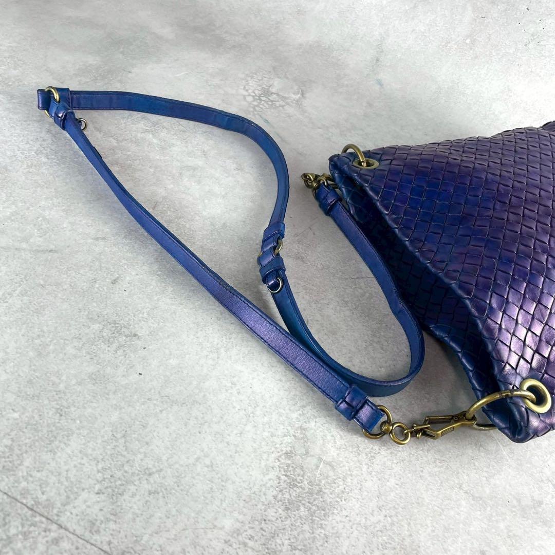 美品 希少色 BOTTEGA VENETA ボッテガヴェネタ イントレチャート ショルダーバッグ サコッシュ 編み込み 肩掛け 斜め掛け 青 ブルー メンズ