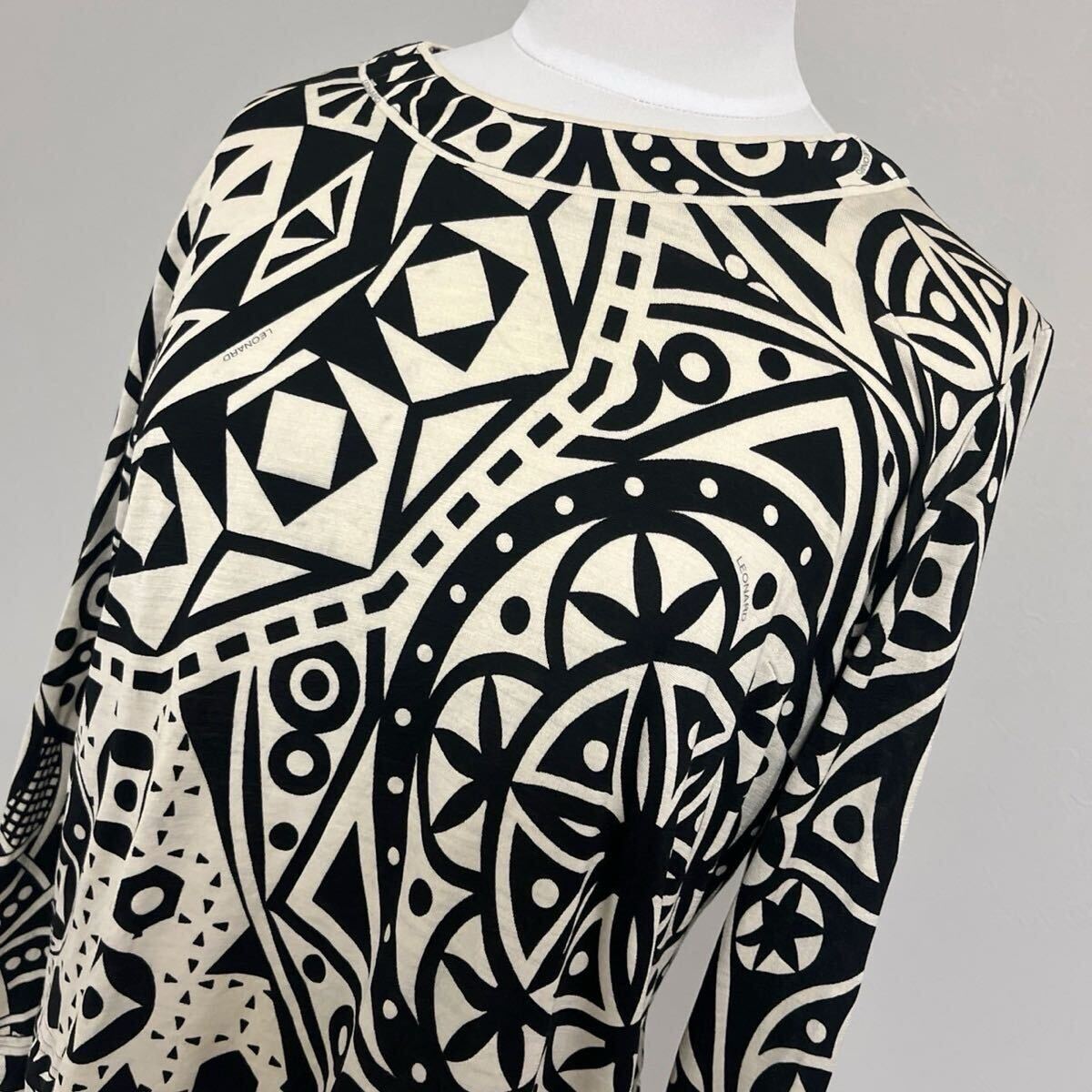 LEONARD レオナール ウール×シルク　カットソー　長袖ニット　白黒　モノトーン　ブラック×ホワイト シルクトップス 総柄　丸首　FH797_画像3