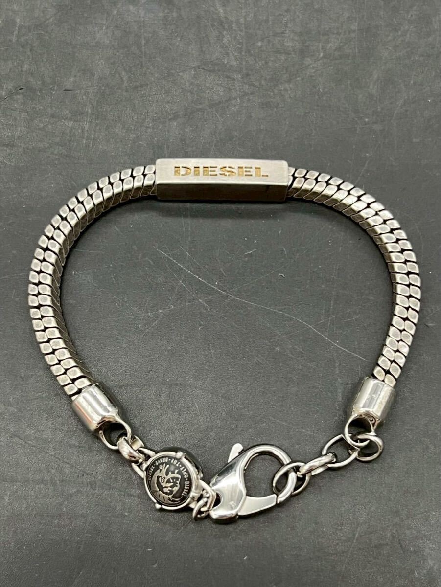 川端 9月 No.104 DIESEL ディーゼル ブレスレット アクセサリー シルバーカラー ファッション 小物 留め具部分に傷あり