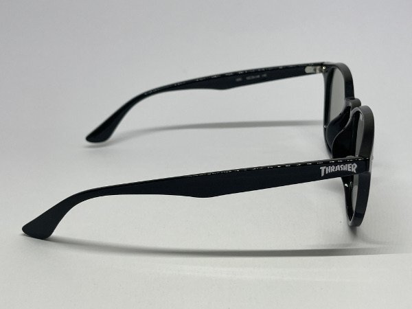 送料無料 紫外線で色が変わるサングラス THRASHER スラッシャー BRIGHT(ブライト)1033PH BK-SMC 調光＆偏光レンズ・スモーク_画像3
