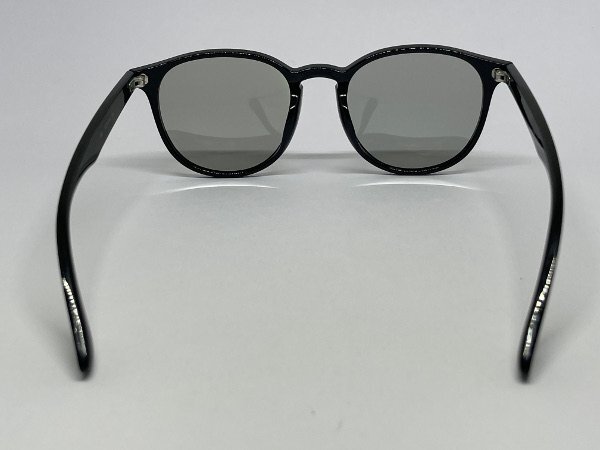 送料無料 紫外線で色が変わるサングラス THRASHER スラッシャー BRIGHT(ブライト)1033PH BK-SMC 調光＆偏光レンズ・スモーク_画像4