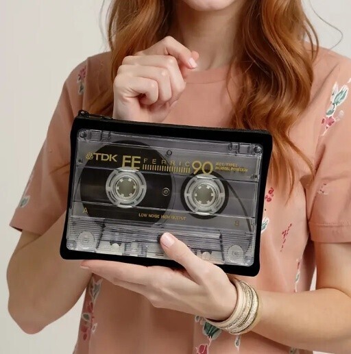 【新品】レトロカセットテープ型ポーチ　　　スケルトンブラック　メンズ＆レディース　　トラベルポーチ　化粧ポーチ　小物入れ_画像5