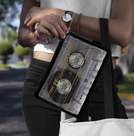 【新品】レトロカセットテープ型ポーチ　　　スケルトンブラック　メンズ＆レディース　　トラベルポーチ　化粧ポーチ　小物入れ_画像4