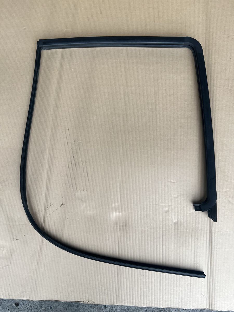 日野スーパードルフィンプロフィア　テラヴィ　輸出用ドア　逆ドア左　サイドガラス　ガラスランウェザー付　中古セット　補(bǔ)修用