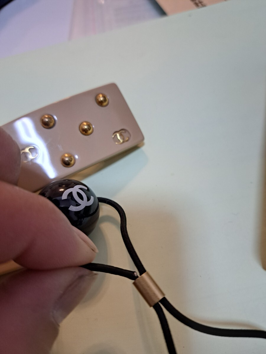 シャネル　バレッタ　ココマーク　ドット　CHANEL　ゴールド　金　ロゴ　髪留め　ヘアゴム