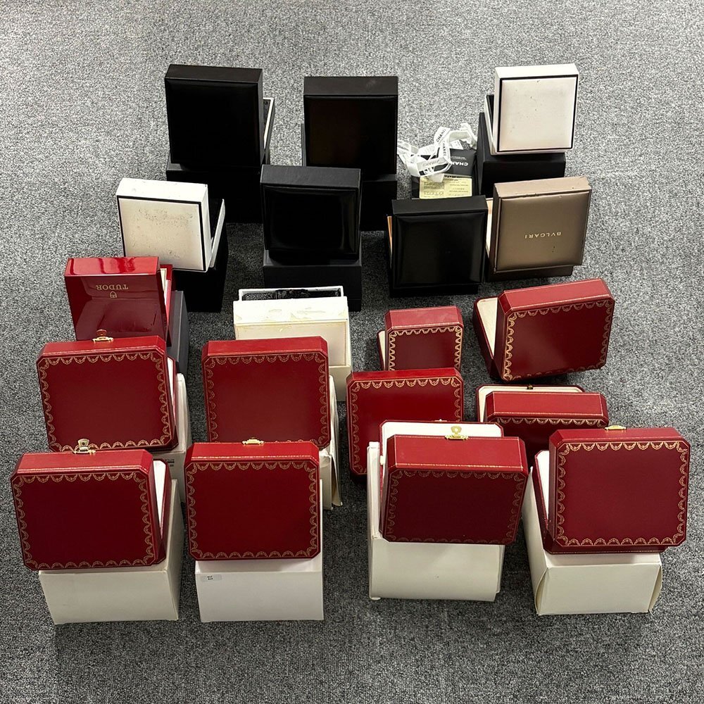 1円 現(xiàn)狀品 19點(diǎn) カルティエ ブルガリ シャネル 他 時(shí)計(jì)用 箱 空き箱 BOX ケース まとめて 大量 中古