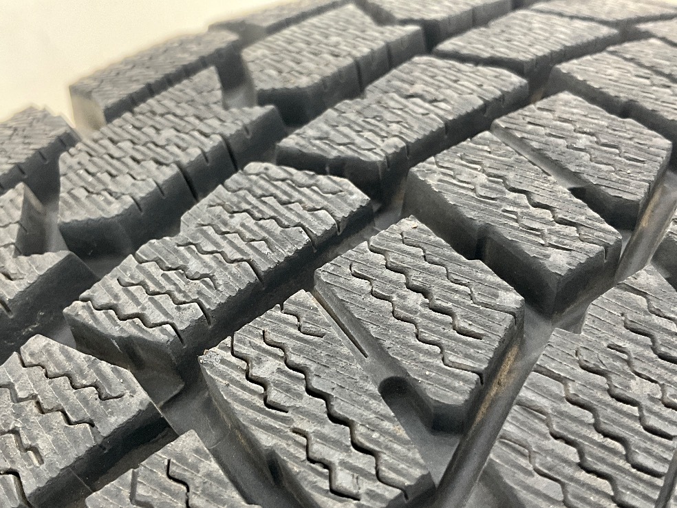 中古タイヤ 1本のみ 175/70R13 82Q ダンロップ WINTERMAXX WM02 冬 スタッドレス 175/70/13 ロゴ/ファミリア b13405_画像4