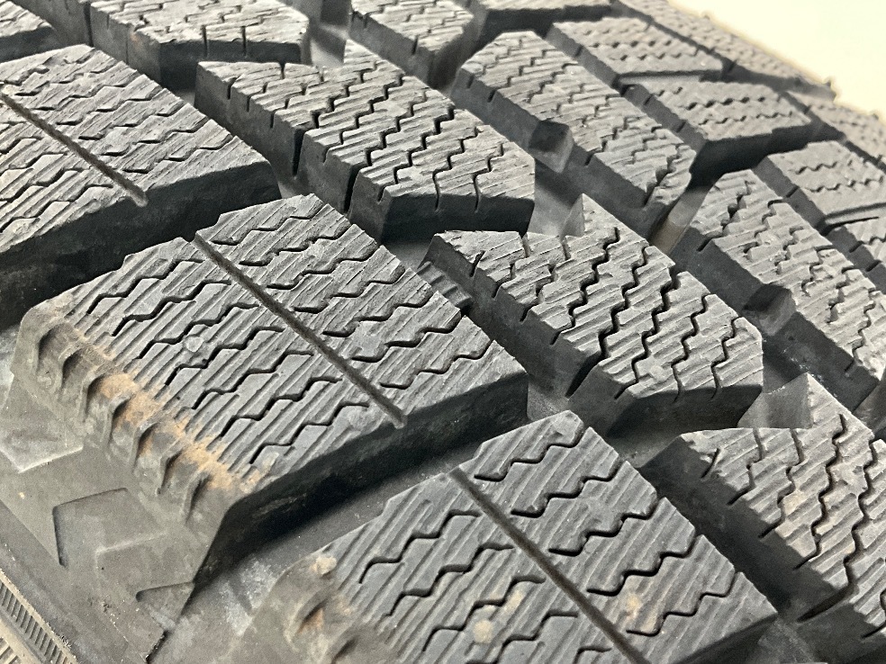 中古タイヤ 1本のみ 175/70R13 82Q ダンロップ WINTERMAXX WM02 冬 スタッドレス 175/70/13 ロゴ/ファミリア b13405_画像5