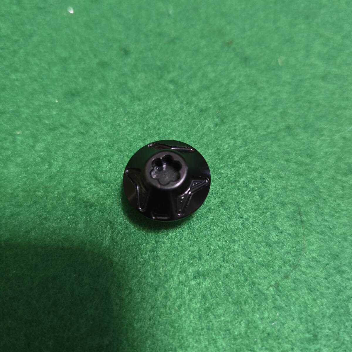 リブレ　LIVRE センターナット　ダイワ　右巻き　化粧ブラック_画像3