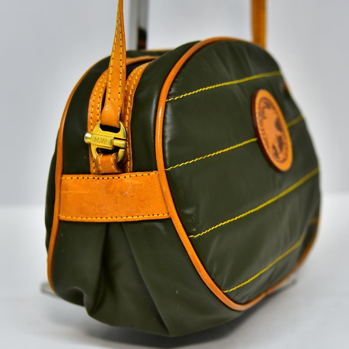 美品 鑑定済 ハンテイング ワールド Hunting World ミニショルダーバッグ カーキ 即日配送 K415-10
