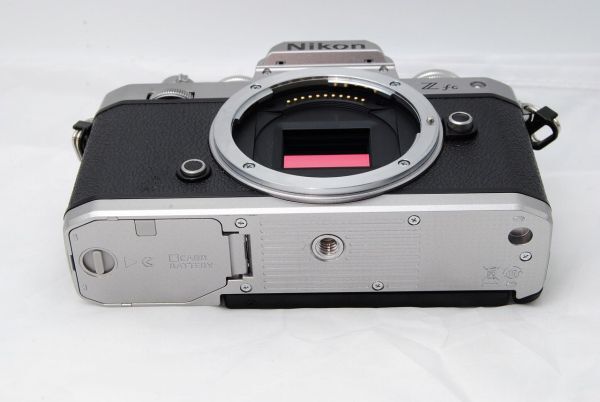 9789ショット!元箱付き!新品級 ★Nikon Z fc ボディ シルバー Zfc ミラーレス一眼カメラ ★ 20250707_B098DF18H8_A09012_画像6