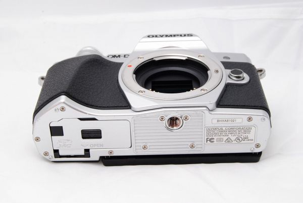 元箱付き！新品級(jí) ★オリンパス E-M10 MarkIII シルバー ★ 20250604__009008