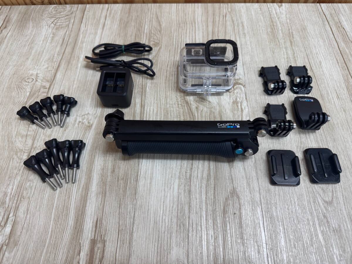 *8030-31-0722-1☆美品☆ GoPro 純正 アクセサリ /三脚(グリップ) /デュアルチャージャー /ダイブハウジング /マウントベース各種 発送:B_画像1