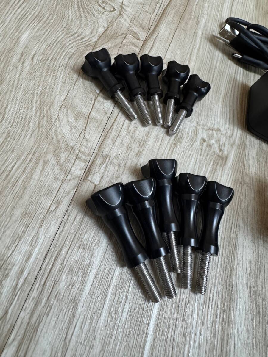 *8030-31-0722-1☆美品☆ GoPro 純正 アクセサリ /三脚(グリップ) /デュアルチャージャー /ダイブハウジング /マウントベース各種 発送:B_画像4