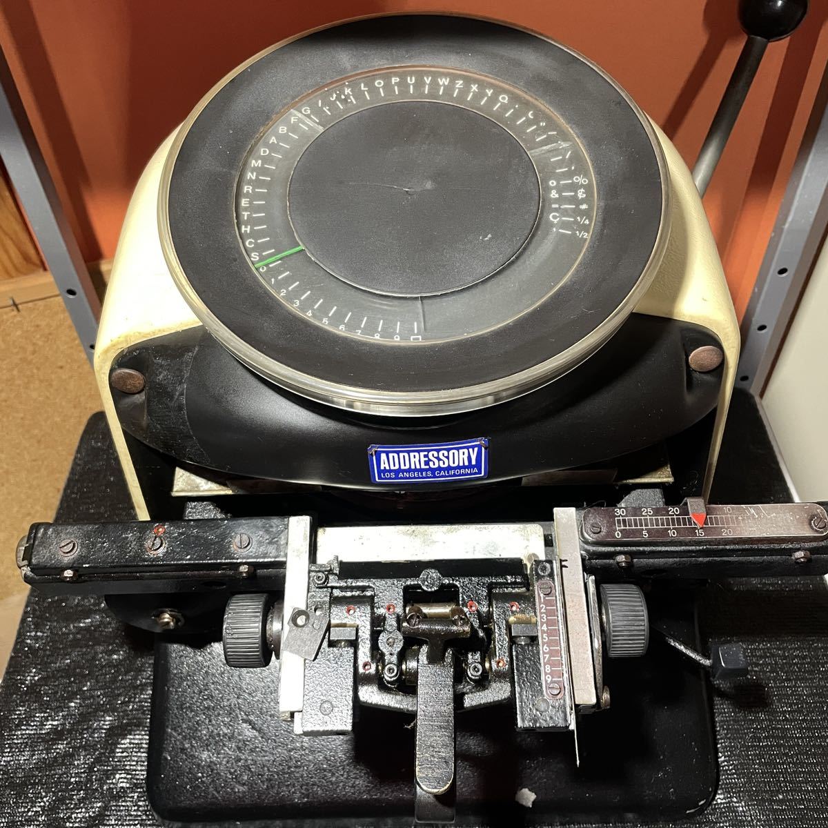 希少な米軍のビンテージ打刻機でドッグタグ作成します。_画像2