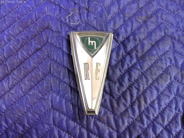 A8574◎希少　マツダ　ファミリア　ロータリークーペ　グリル　エンブレム　M10A　R100　舊車