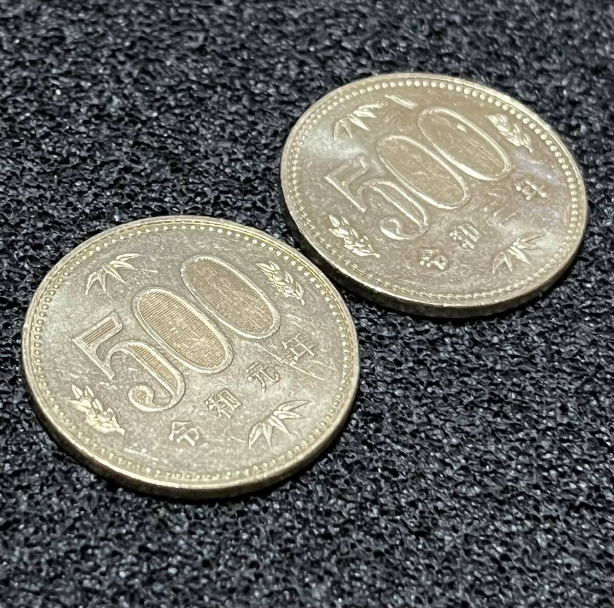 令和元年と旧令和3年【500円硬貨】流通品2枚・利0920_画像3