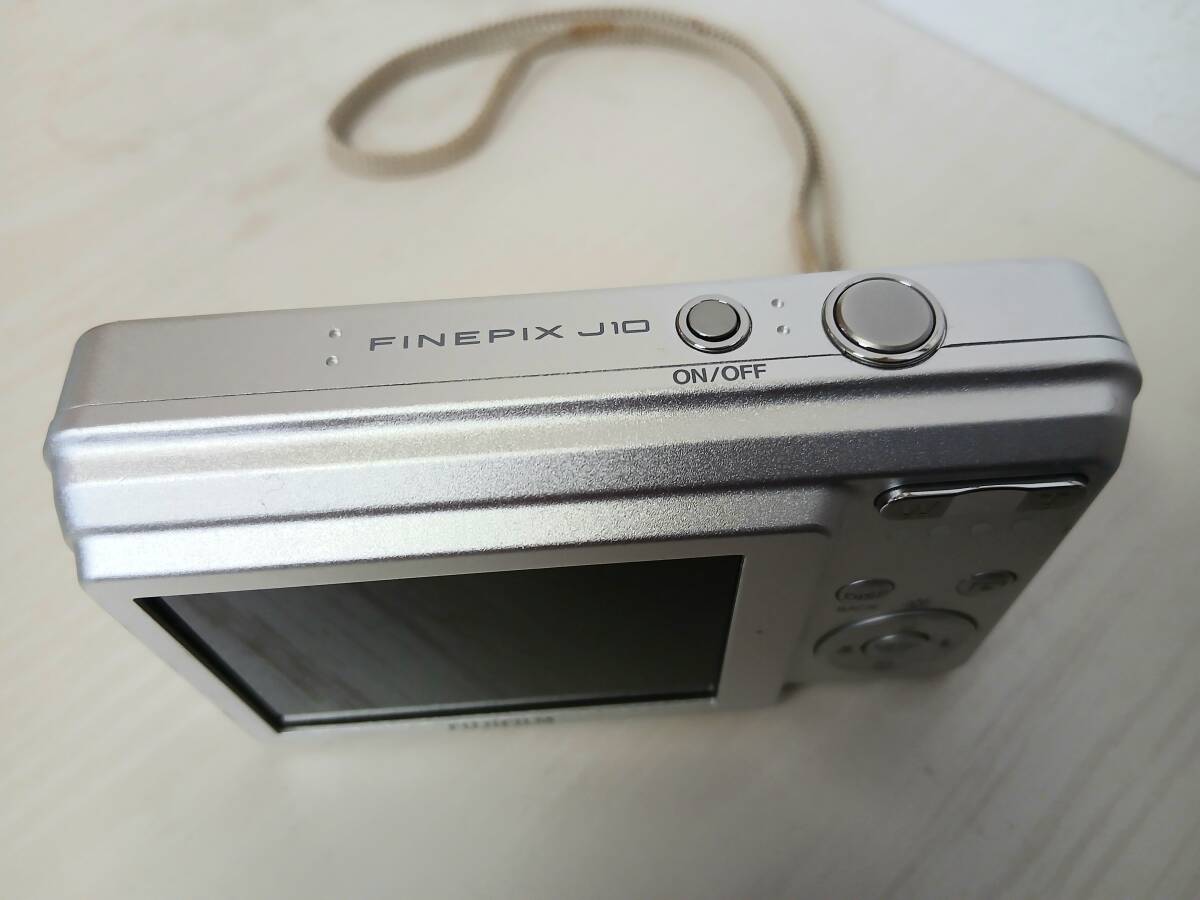 n067【未確認/現(xiàn)狀品】FUJIFILM デジタルカメラ FINEPIX J10 シルバー