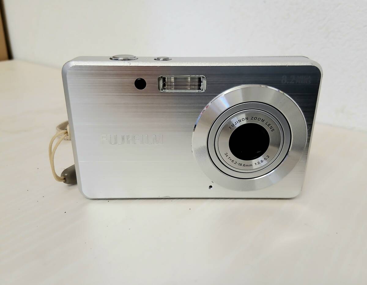 n067【未確認/現(xiàn)狀品】FUJIFILM デジタルカメラ FINEPIX J10 シルバー