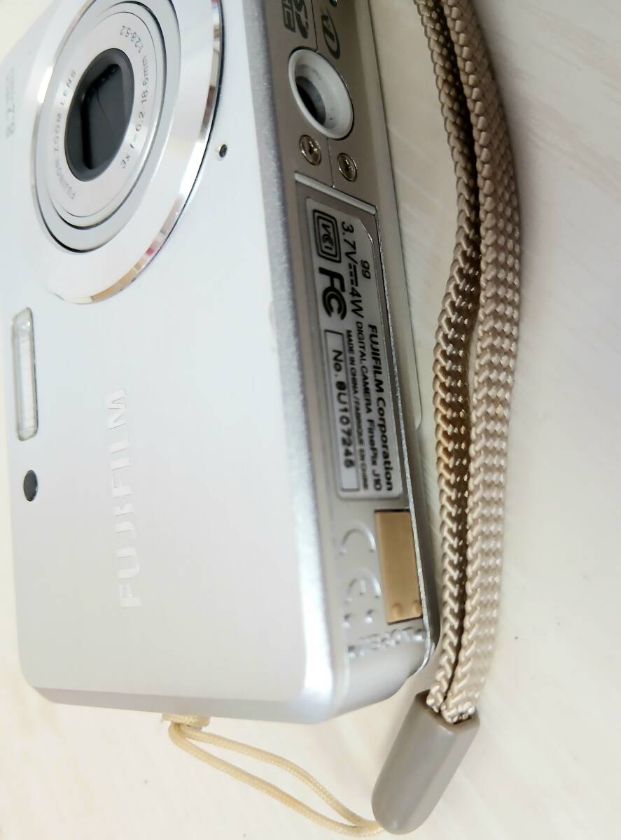 n067【未確認/現(xiàn)狀品】FUJIFILM デジタルカメラ FINEPIX J10 シルバー