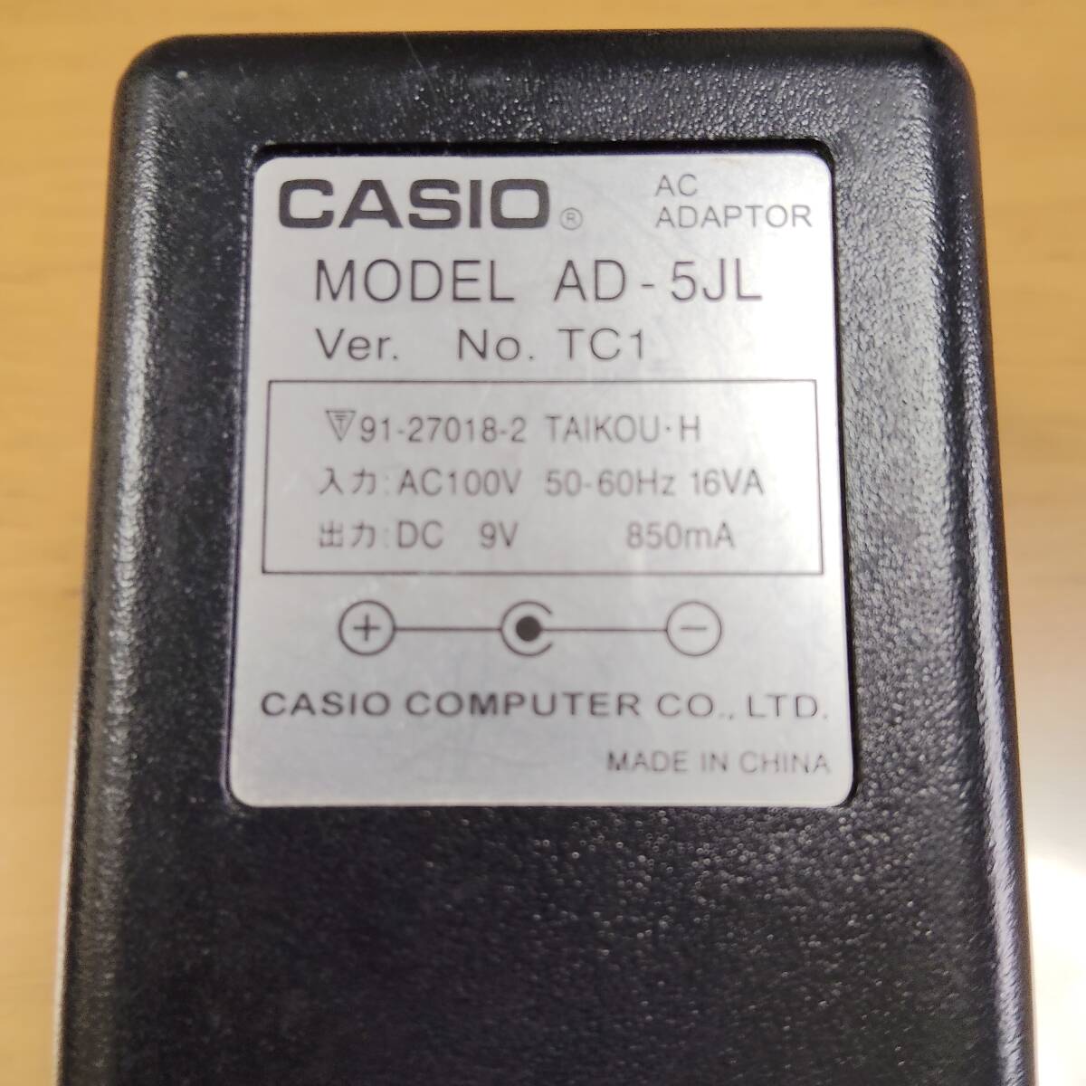 ACアダプター CASIO AD-5JL テスターにて通電確認 コード２か所に傷があります。