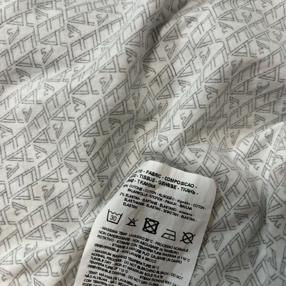 圧巻のロゴ総柄?極美品!!!エンポリオアルマーニ【贅の極】EMPORIO ARMANI 長(zhǎng)袖シャツ　ワイシャツ　総柄　イーグル　ホワイト　L