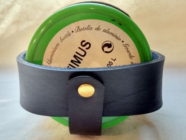 2.8mm厚姫路産ダークネイビーヌメ革ユニバーサル1.0L用ガソリン攜行缶ホルダー(訳あり)G