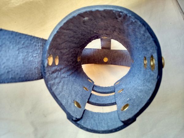 2.8mm厚姫路産ダークネイビーヌメ革ユニバーサル1.0L用ガソリン攜行缶ホルダー(訳あり)G