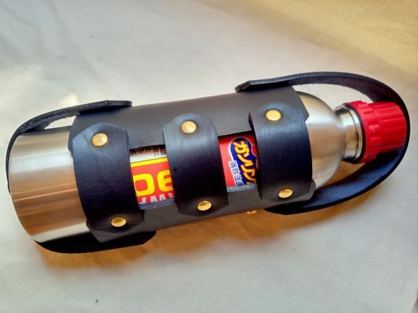 2.8mm厚姫路産ダークネイビーヌメ革ユニバーサル1.0L用ガソリン攜行缶ホルダー(訳あり)G