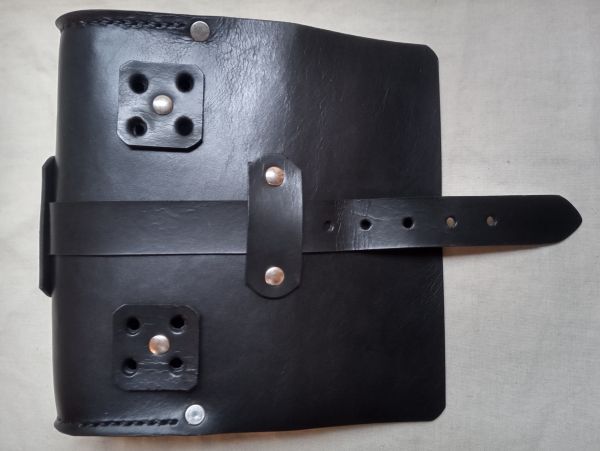 姫路産ブラックヌメ革コンパクトバッグ(訳あり