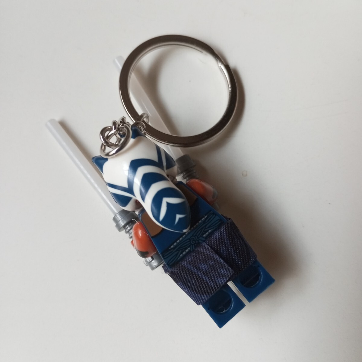 新品&即決!キーホルダー STARWARS スター・ウォーズ アソーカ・タノ〈レゴ風〉〈LEGO互換〉_画像2