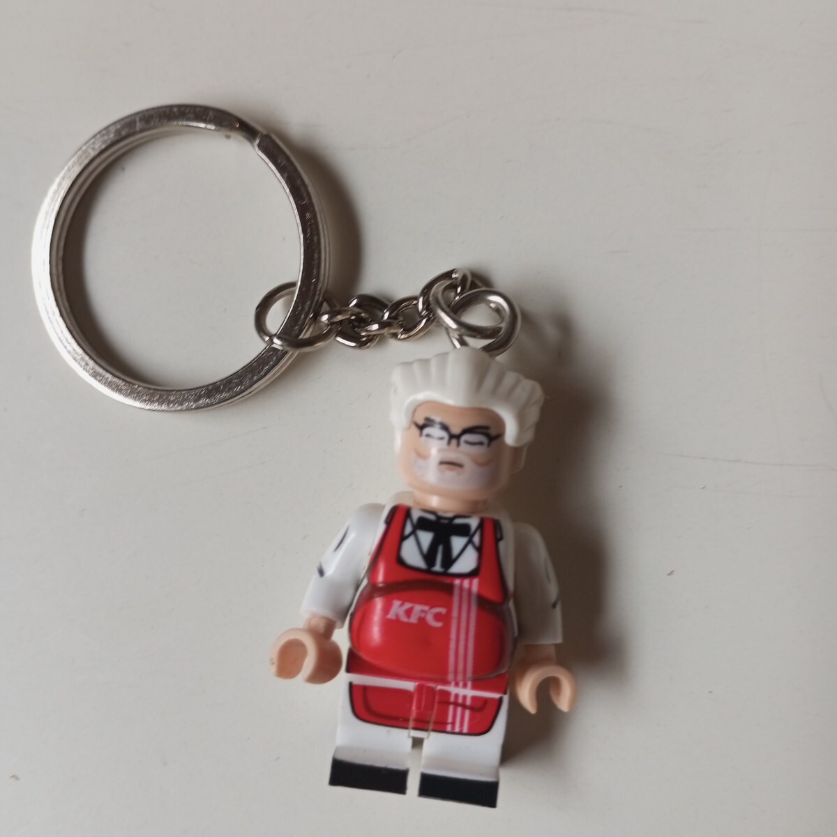 新品&即決！キーホルダー　KFC ケンタッキーフライドチキン　カーネルおじさん〈レゴ風〉〈LEGO互換〉_画像1