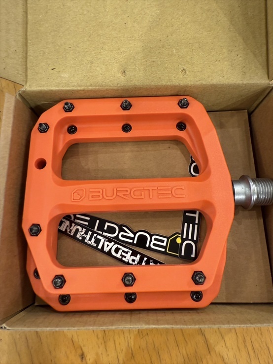 ※送料無料※　BURGTEC バーグテック ペダル　MK4　オレンジ MTB