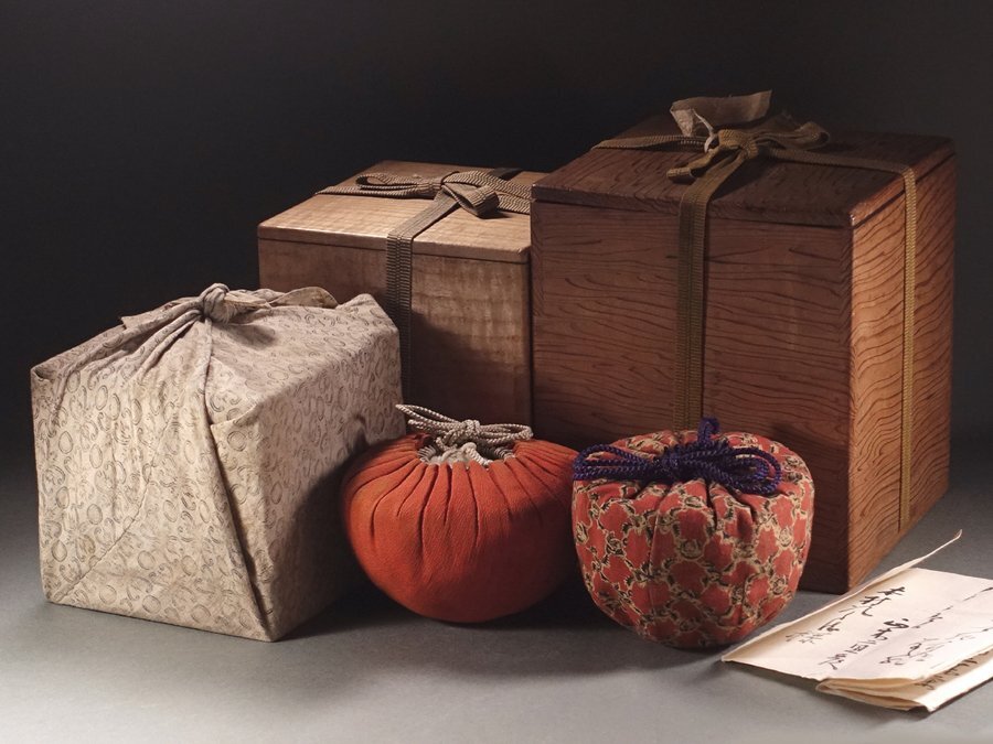 ?花?江戸時(shí)代 仁清焼 色絵金彩萩文茶碗 銘「いがのえ」 仁清陶印 正木直彥書(shū)狀?北原大輔書(shū)付箱?駒沢利斎作三重箱添など次第も抜群