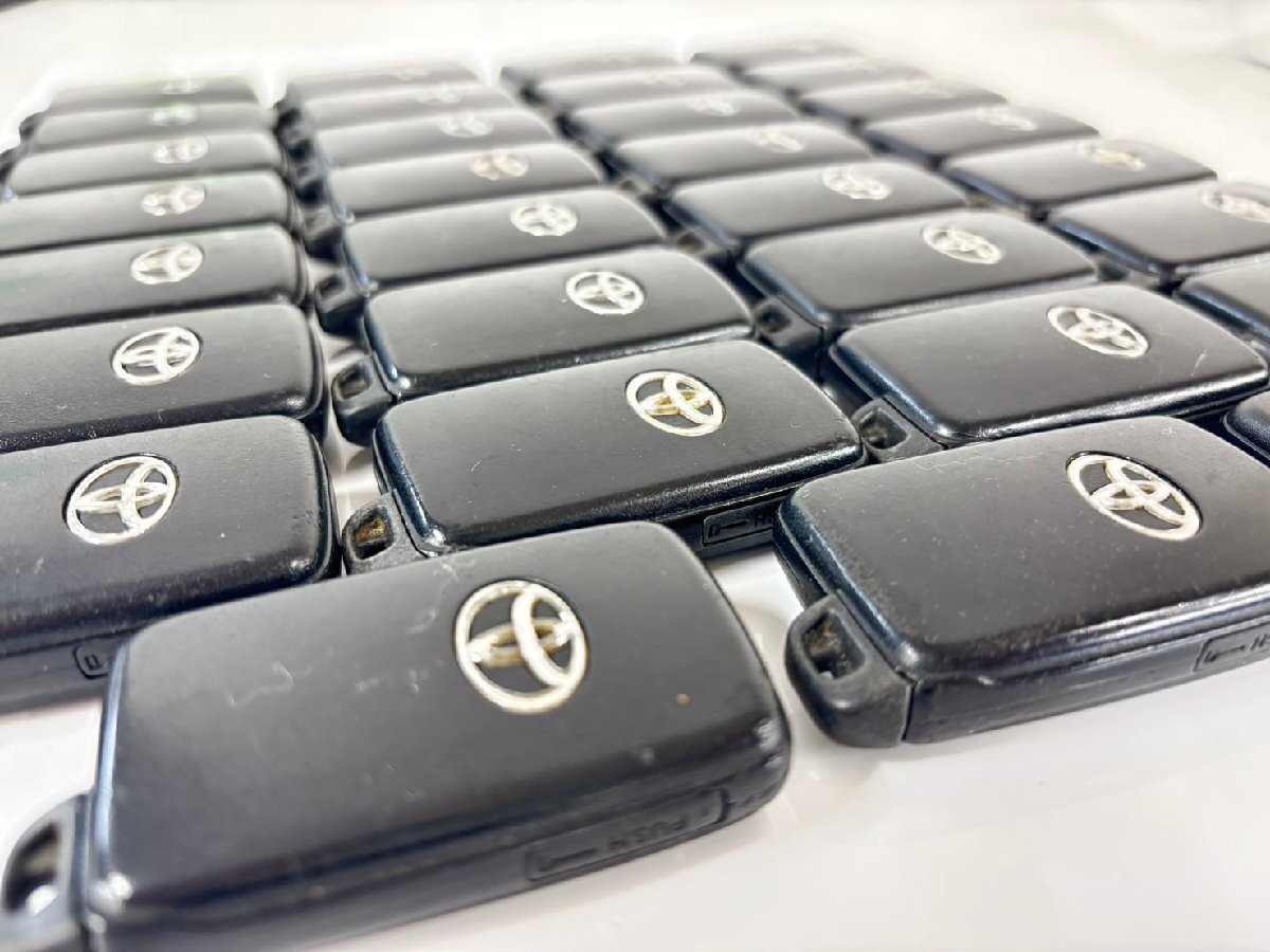 売り切り！ トヨタ ZVW41 プリウスα ZVW30 プリウス NHP10 アクア NSP130 ヴィッツ スマートキー 2ボタン 31個　　　　2502115 2J1-2 斎