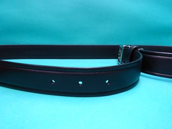 未使用■バーバリー ベルト 牛革 黒■