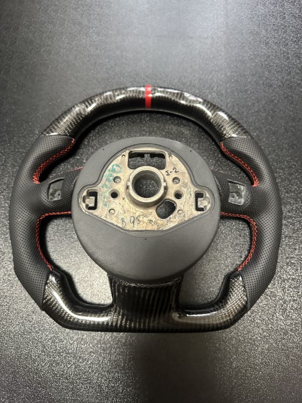 アウディ 14年～17年式 S5 S6 RS5 RS6 RS7 スポーツバック　カーボンステアリング 即納品