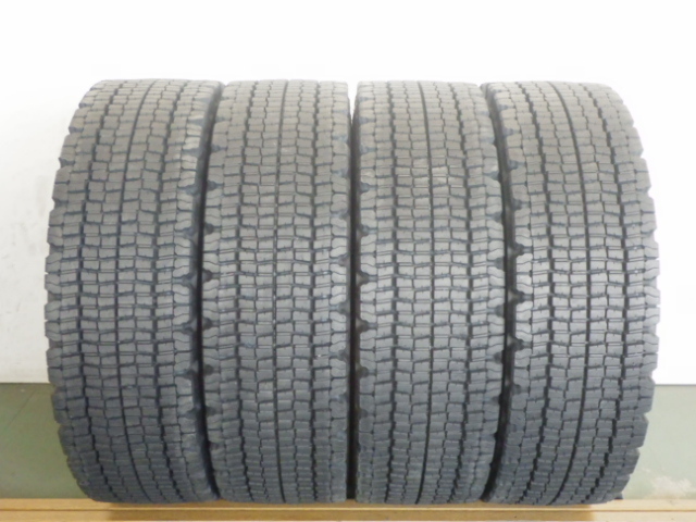 215/70R17.5 123/121J ブリヂストン 冬 W970 中古 7分山 4本セット スタッドレスタイヤ 2022年製 日本製 215/70/17.5 215/70-17.5 L19269_画像1